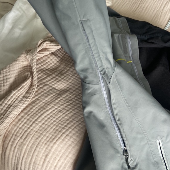 Like new, MARMOT Waterproof Softshell Ski Jacket - Picture 8 of 10